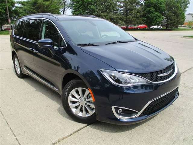 2017 Chrysler Pacifica Touring-L 4dr Mini-Van